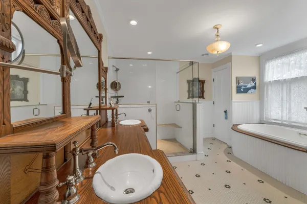 $2,995,000 | 222 North Main Street, Wolfeboro, NH 03894