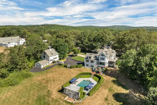 $2,995,000 | 222 North Main Street, Wolfeboro, NH 03894