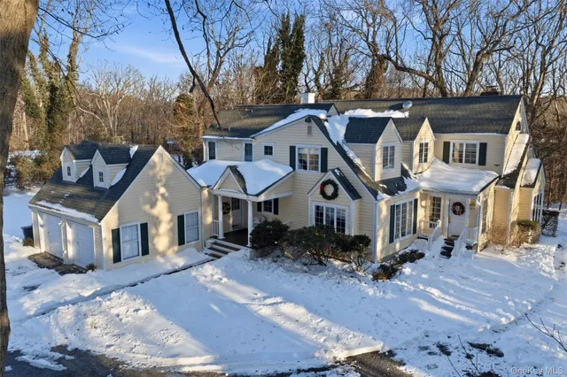 $2,325,000 | 55 Titus Lane, Cold Spring Harbor, NY 11724