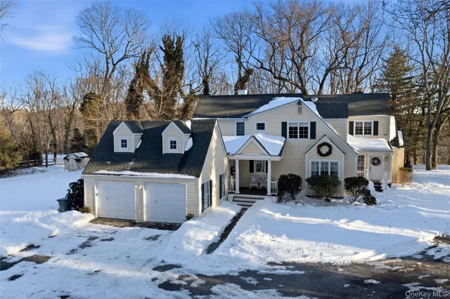 $2,325,000 | 55 Titus Lane, Cold Spring Harbor, NY 11724