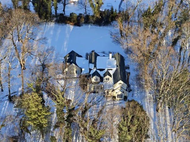 $2,325,000 | 55 Titus Lane, Cold Spring Harbor, NY 11724