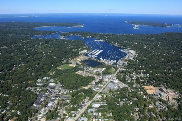 $2,325,000 | 55 Titus Lane, Cold Spring Harbor, NY 11724