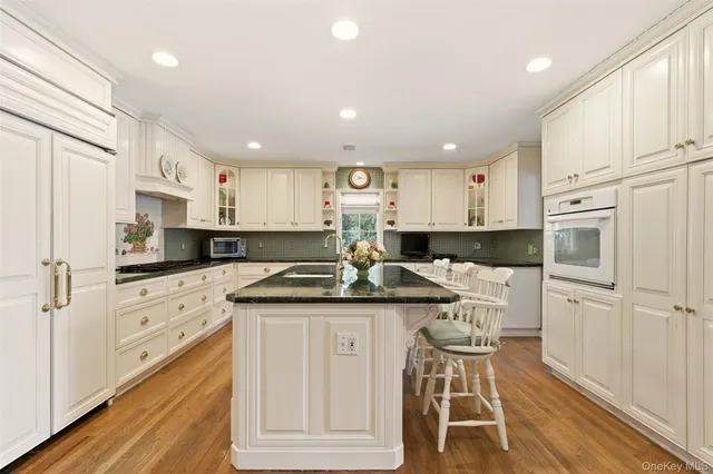 $2,325,000 | 55 Titus Lane, Cold Spring Harbor, NY 11724