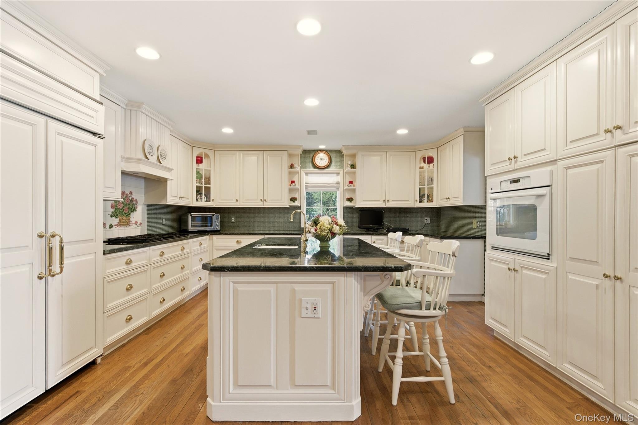 55 Titus Lane Cold Spring Harbor, NY 11724 - Photo 7 of 29 Kitchen with gas cooking and granite counters