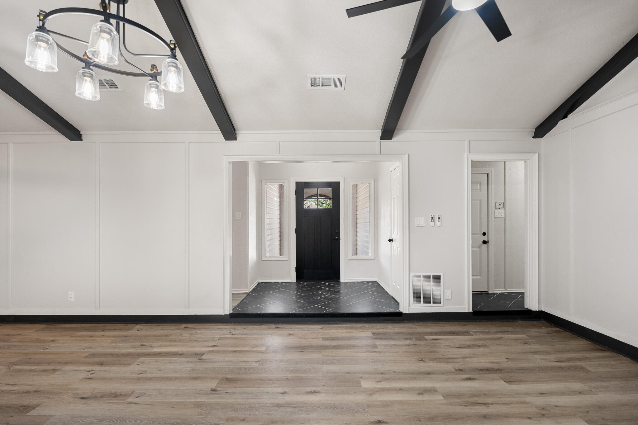 4426 80th Street Lubbock, TX 79424 - Photo 4 of 31 DSC09151