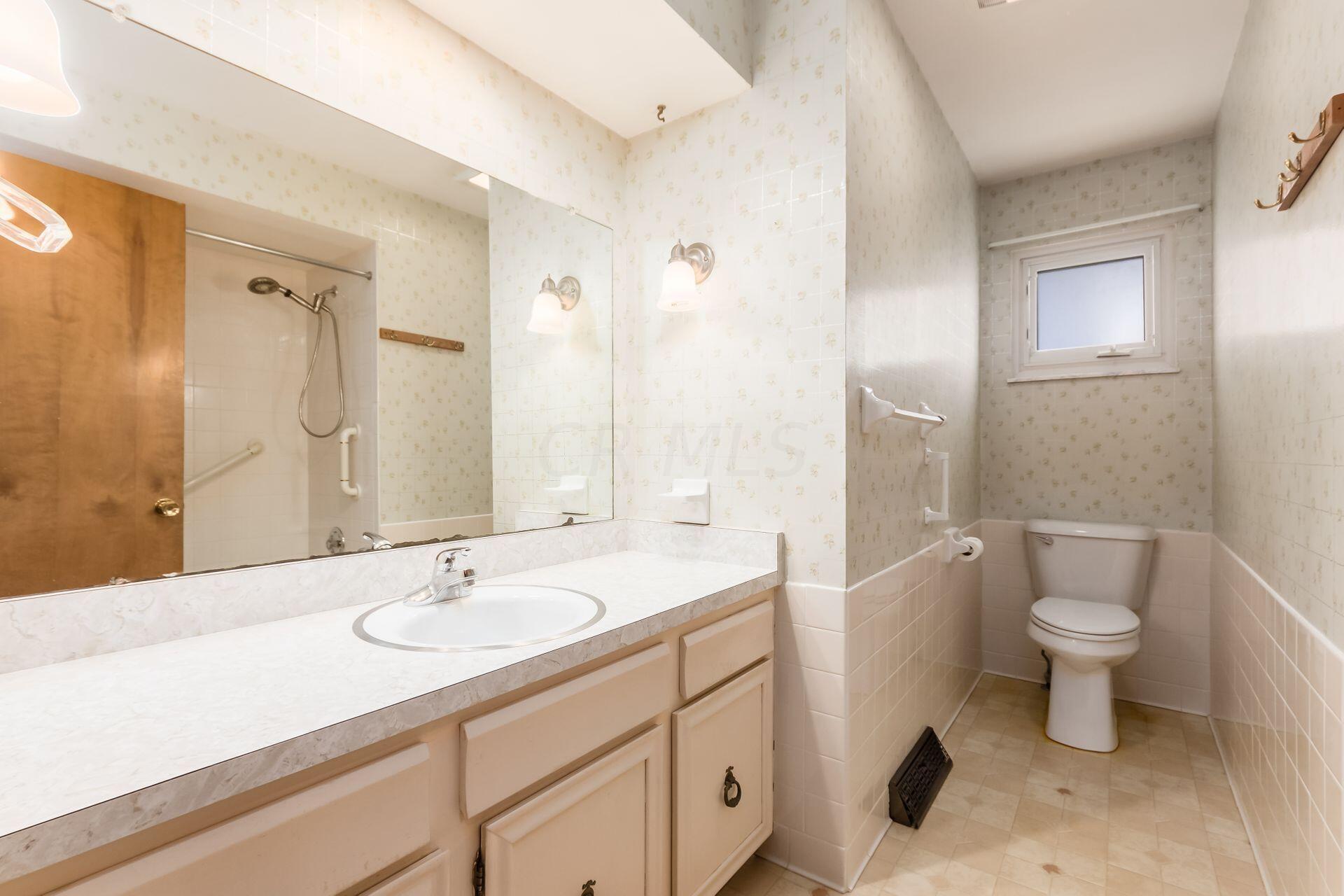 1553 Francisco Road Columbus, OH 43220 - Photo 15 of 28 031_1e48d_M 1553 Francisco073