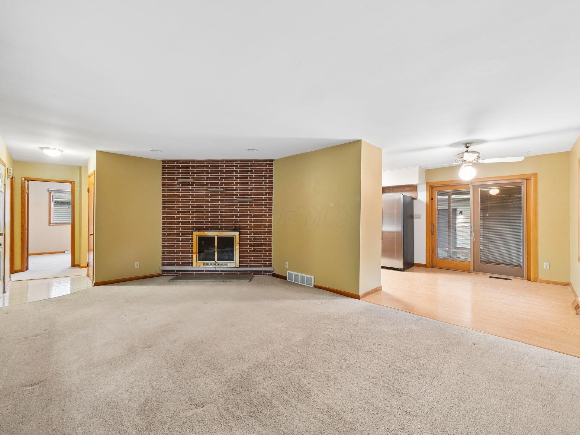 2433 Fishinger Road Upper Arlington, OH 43221 - Photo 8 of 51 Living Room