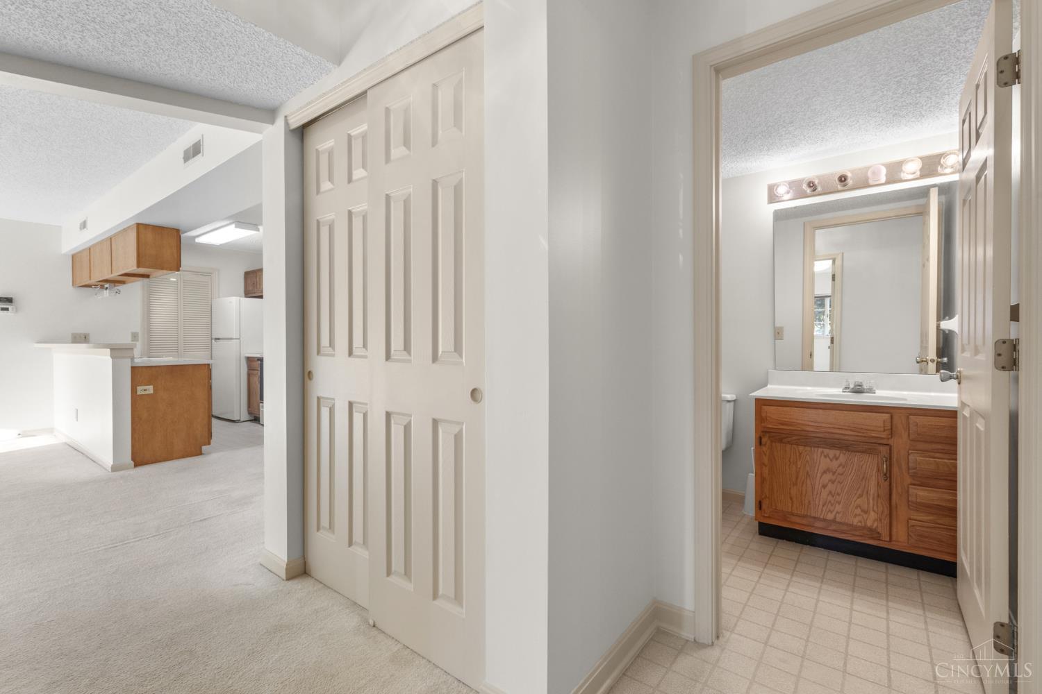 3547 Jessup Road, Unit 1A Cincinnati, OH 45239 - Photo 6 of 46 Guest Full Bathroom Off Hallway