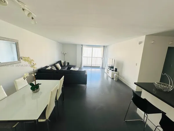 $2,800 | 1800 Collins Avenue, Unit 6B, Miami Beach, FL 33139