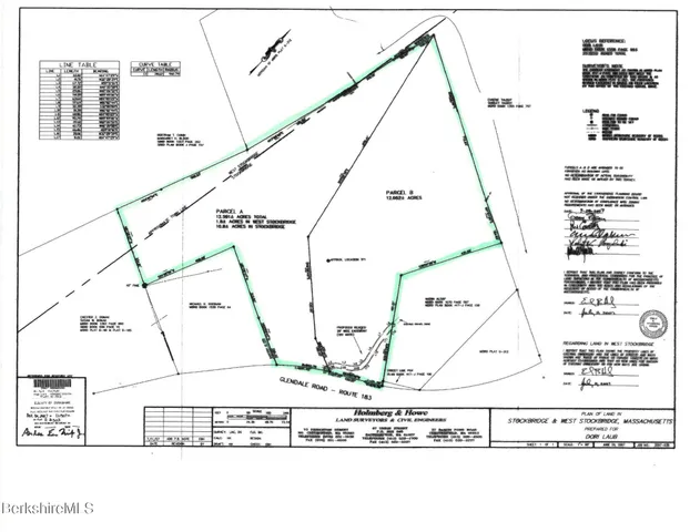 a black and white photo of a building