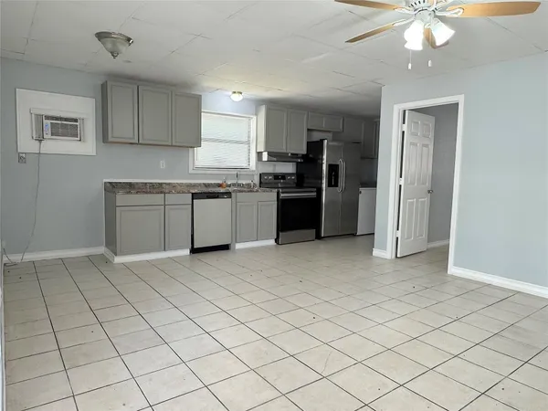 $1,000 | 218 Water Glen Drive, Huffman, TX 77336