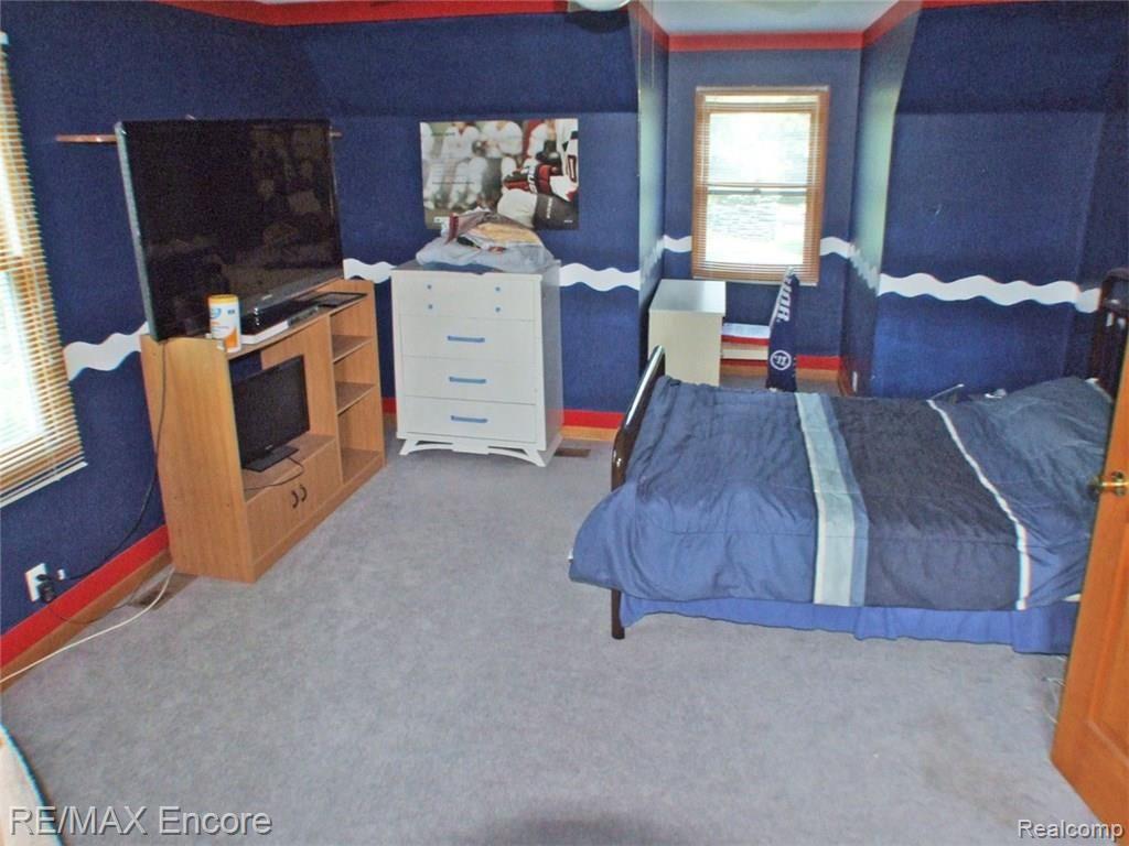 8945 Michigamme Road Clarkston, MI 48348 - Photo 20 of 30 Bedroom 2 with study space in dormer