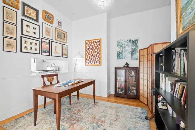 a view of an entryway with workspace