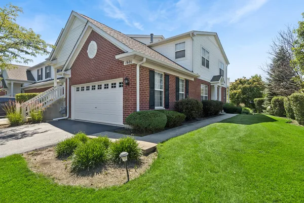 $300,000 | 1601 Millbrook Drive, Algonquin, IL 60102