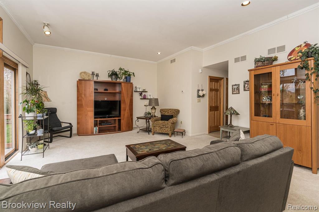 2255 Crystal Drive Rochester Hills, MI 48309 - Photo 10 of 29