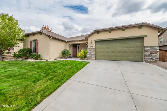 a view of backyard of house and garage