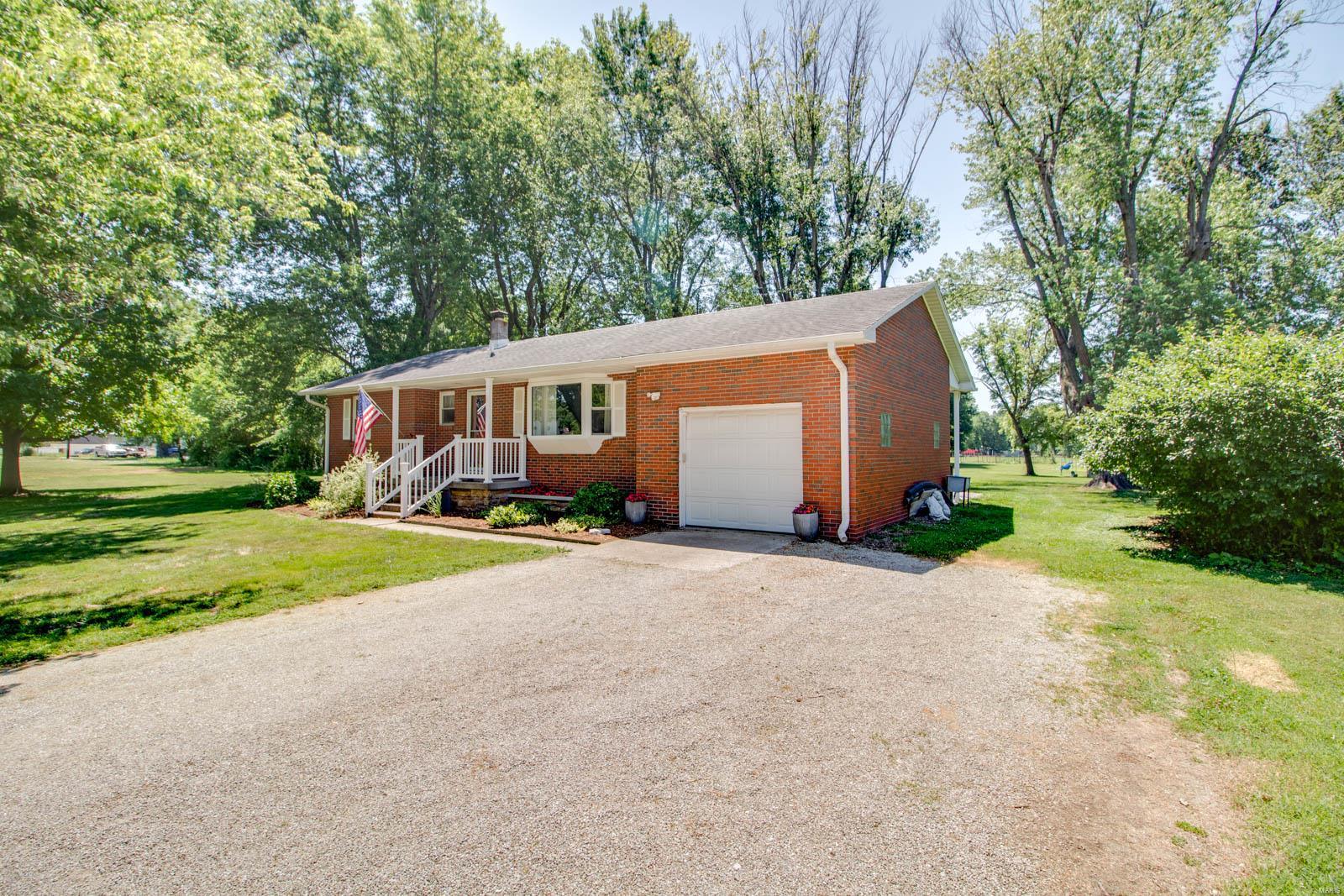 28859 Delhi Road Jerseyville, IL 62052 - Photo 3 of 31 Gallery Image 3