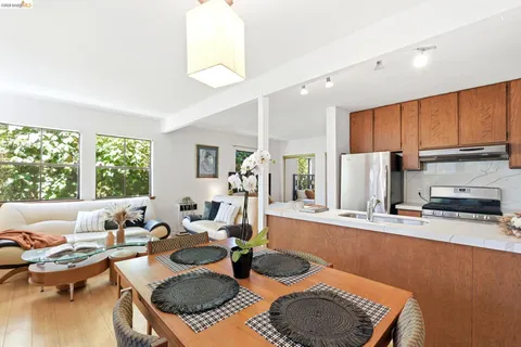 $999,000 | 2915 Benvenue Avenue, Unit C, Berkeley, CA 94705