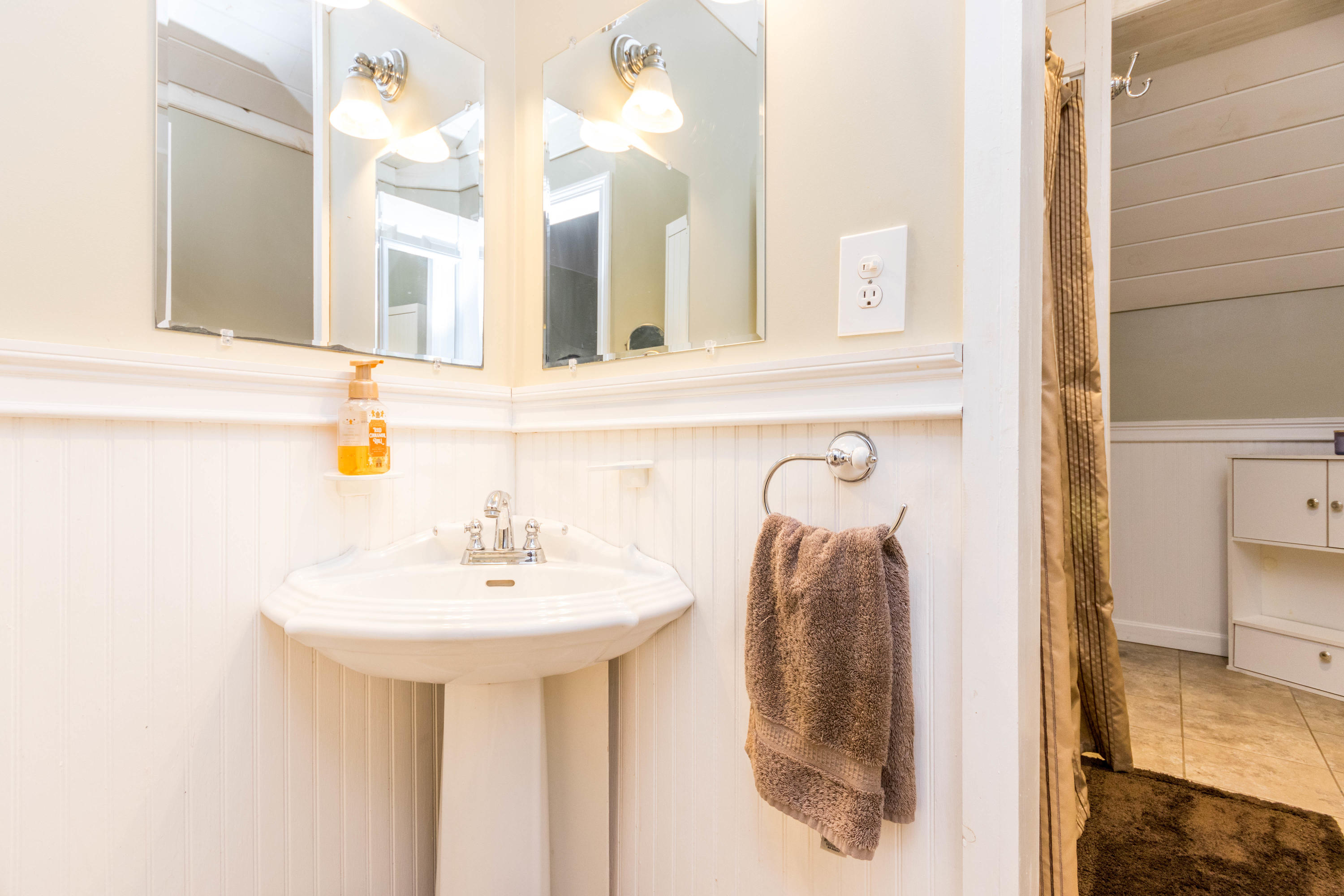74 John Ewer Road Sandwich, MA 02563 - Photo 25 of 36 2nd floor master bath