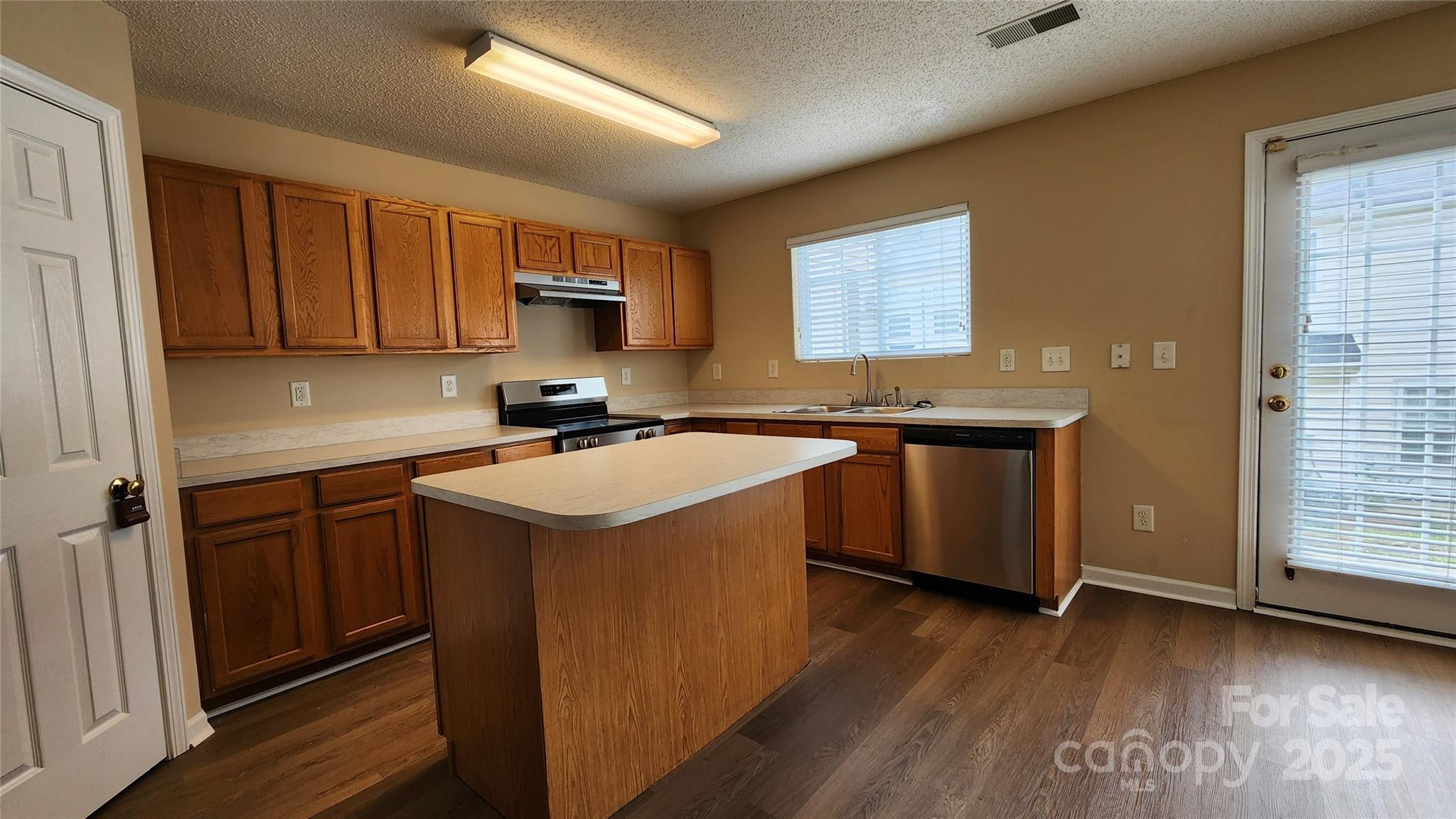 3208 Barons Court Road Charlotte, NC 28213 - Photo 5 of 16