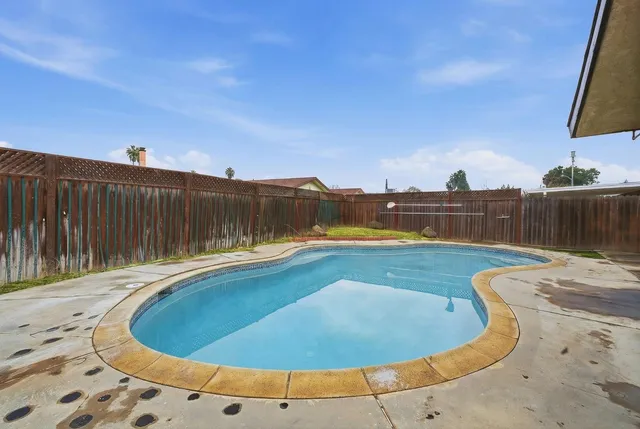 $399,900 | 1712 West Donner Avenue, Fresno, CA 93705