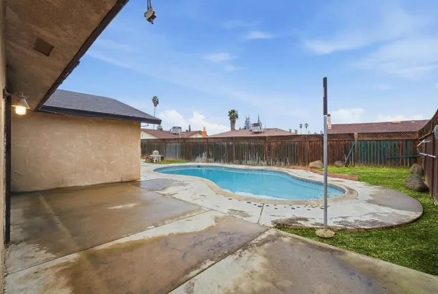 $399,900 | 1712 West Donner Avenue, Fresno, CA 93705