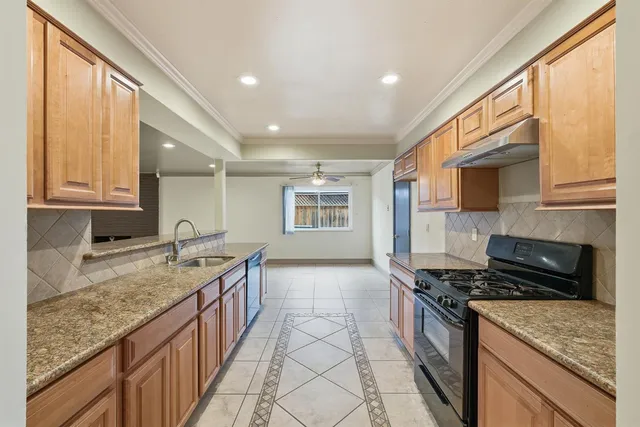 $399,900 | 1712 West Donner Avenue, Fresno, CA 93705