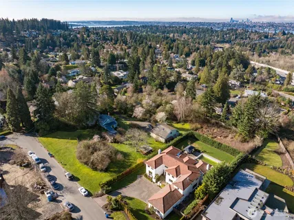 $10,000,000 | 9406 Northeast 32nd Street, Clyde Hill, WA 98004