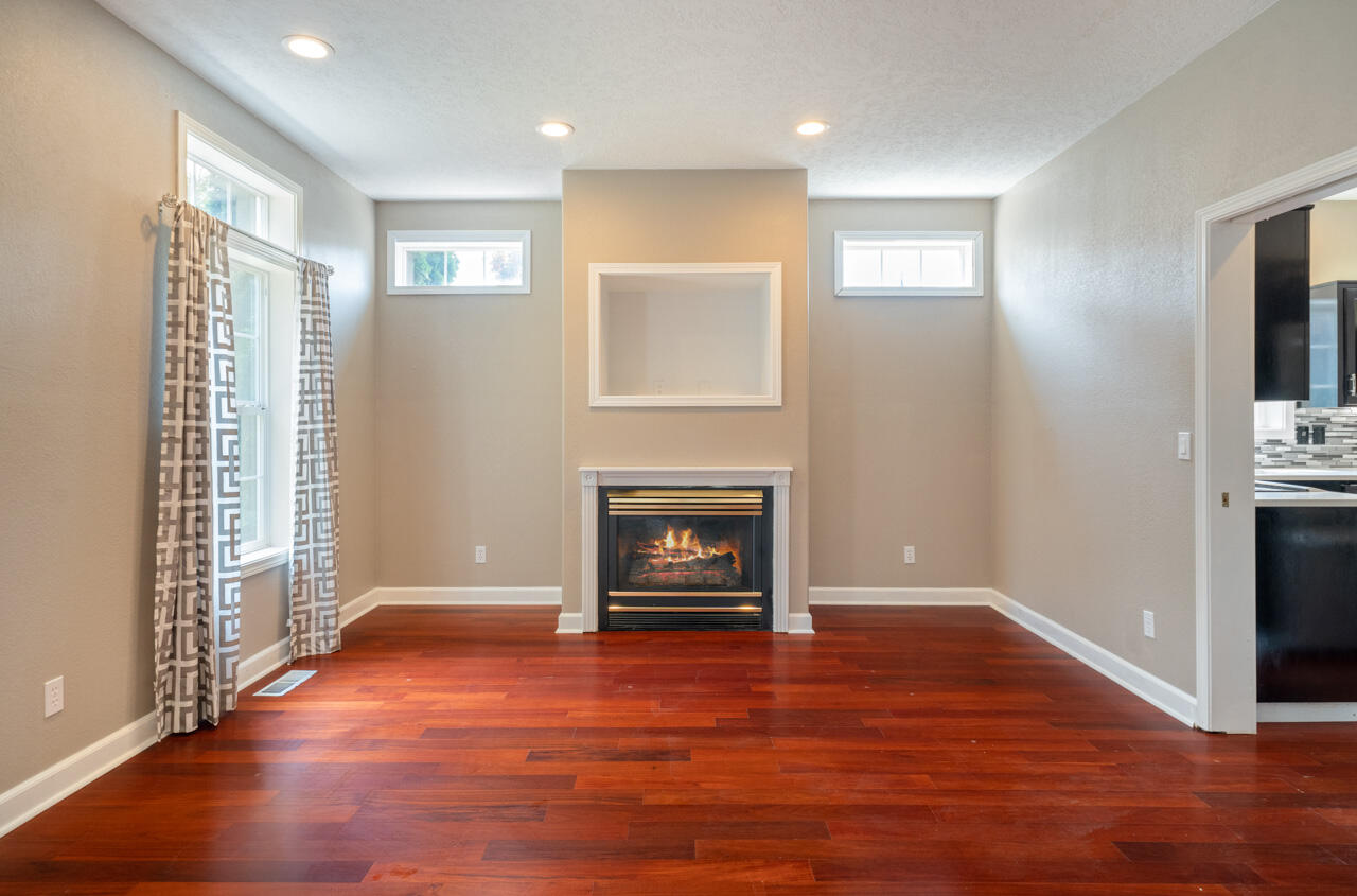4119 Pringle Road Southeast Salem, OR 97302 - Photo 12 of 73 4119-Pringle-Rd-SE-13