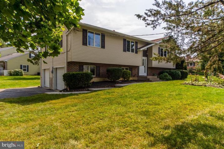 623 West 3rd Avenue Lititz, PA 17543 - Photo 2 of 27