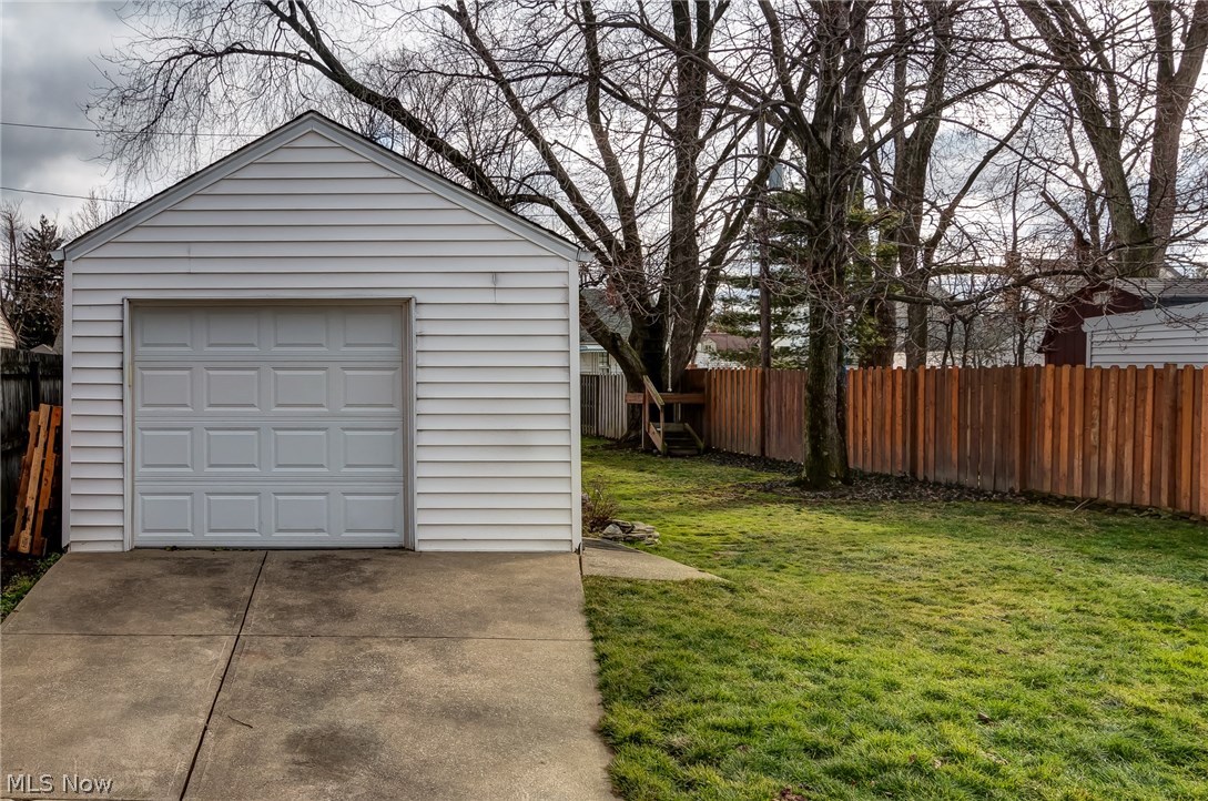 1293 Sunset Road Cleveland, OH 44124 - Photo 32 of 33