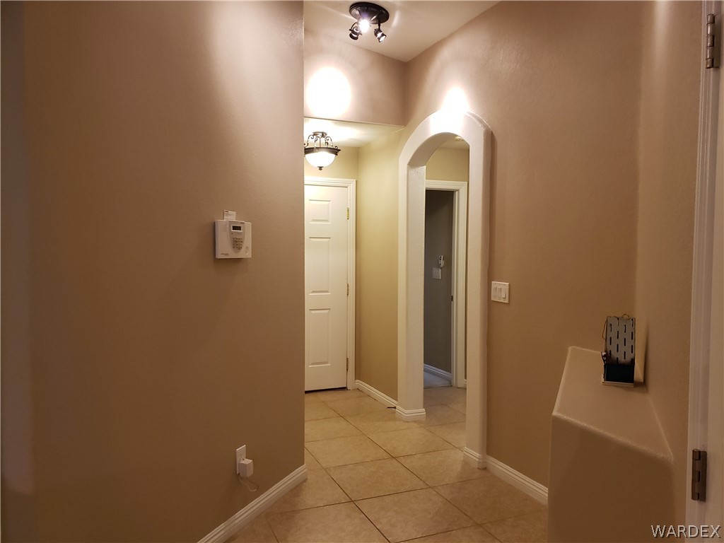 2803 Sunken Ship Street, Unit 89029 Laughlin, NV 89029 - Photo 4 of 35 a view of a livingroom with a bathroom