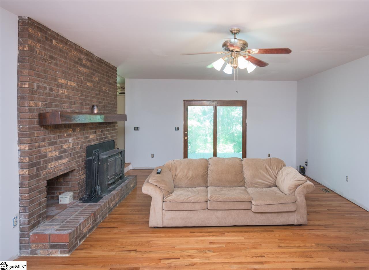 229 Chinquapin Road Easley, SC 29640 - Photo 3 of 30