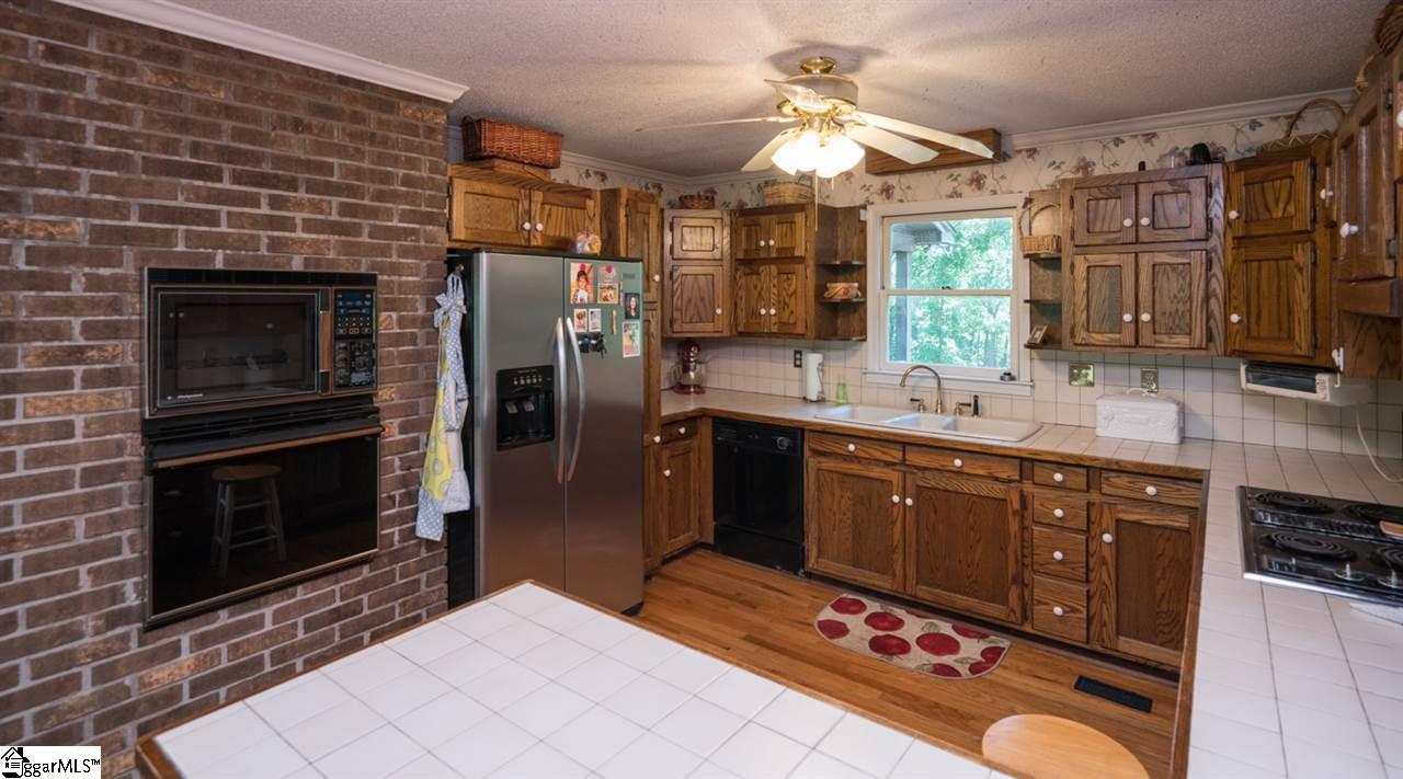 229 Chinquapin Road Easley, SC 29640 - Photo 5 of 30