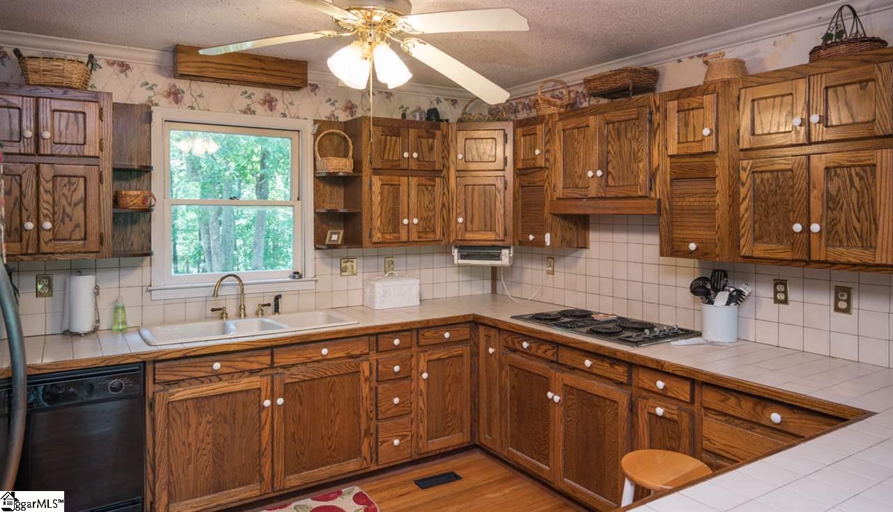 229 Chinquapin Road Easley, SC 29640 - Photo 6 of 30
