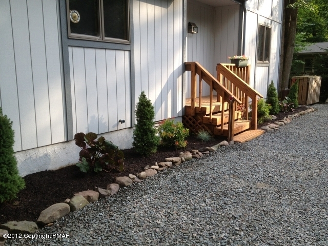 313 Canoe Brook Road Pocono Pines, PA 18350 - Photo 12 of 15 Landscaping