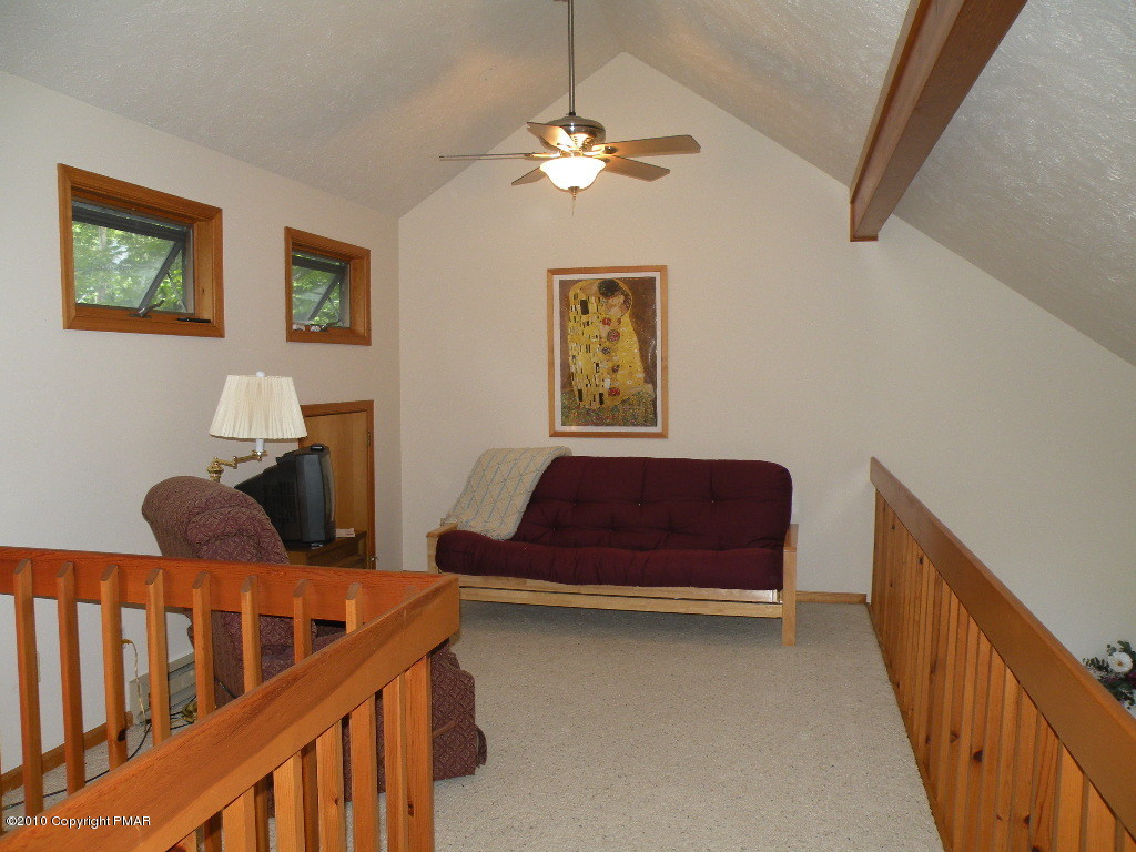 313 Canoe Brook Road Pocono Pines, PA 18350 - Photo 8 of 15 Loft
