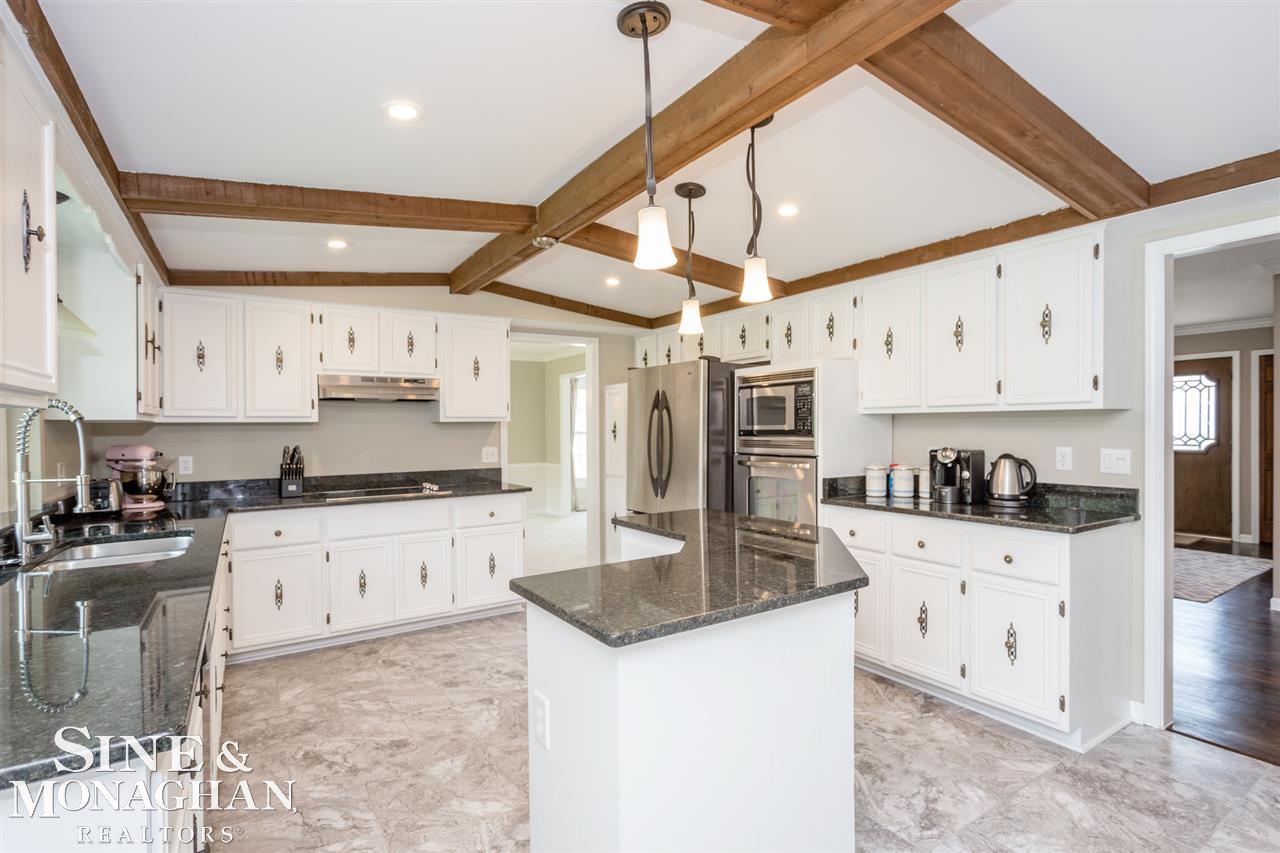 422 Lake Forest Road Rochester Hills, MI 48309 - Photo 10 of 59