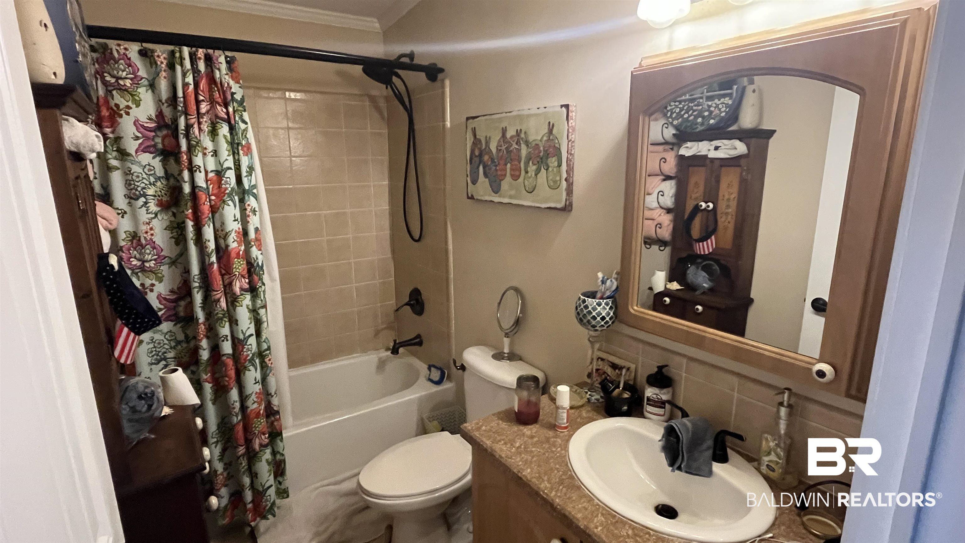 12932 Santa Piedro Street Lillian, AL 36549 - Photo 7 of 20 Full bath featuring shower / tub combo, vanity, and tasteful backsplash