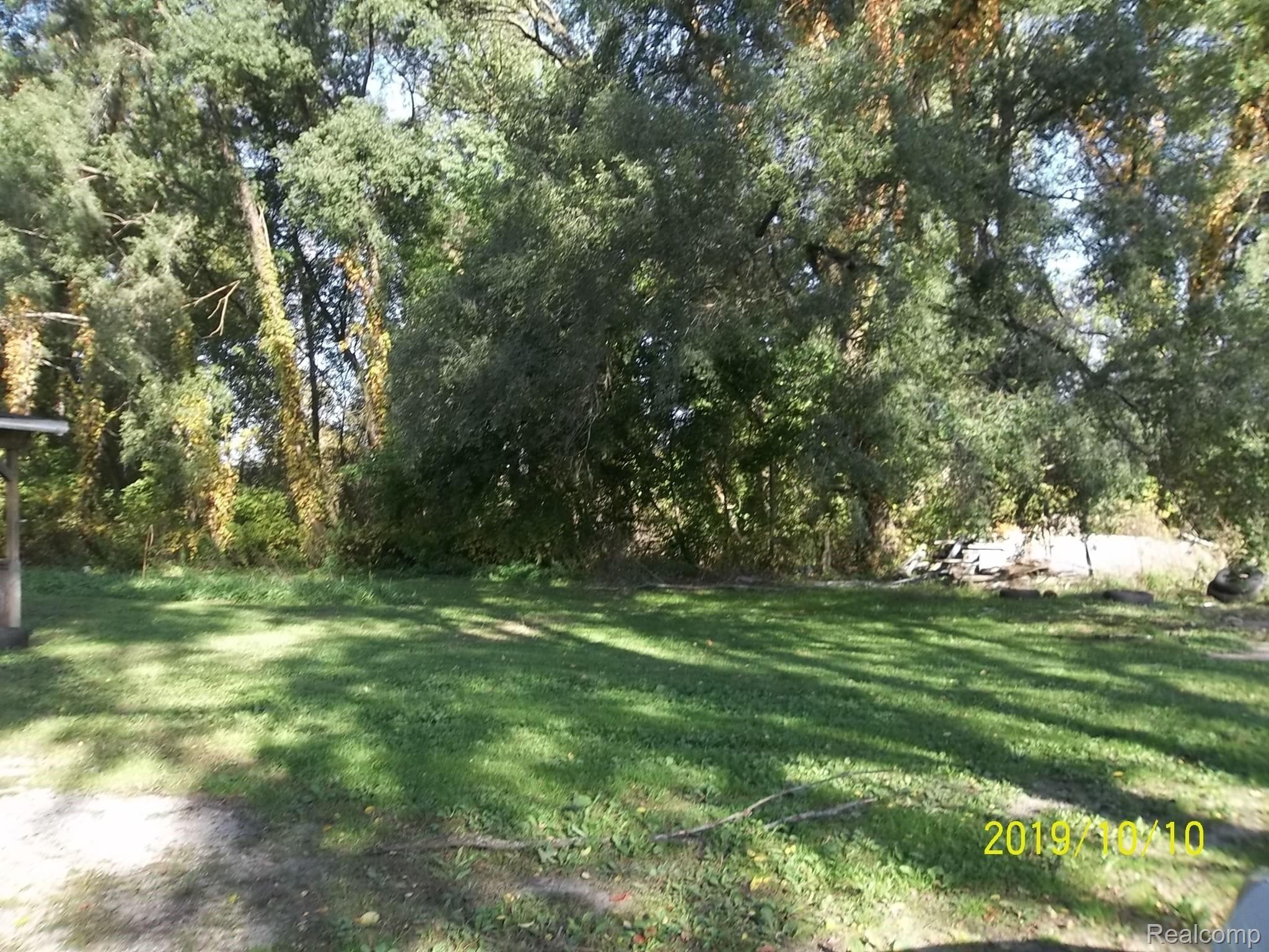 8225 Sheridan Road Millington, MI 48746 - Photo 14 of 15 100_2345.JPG