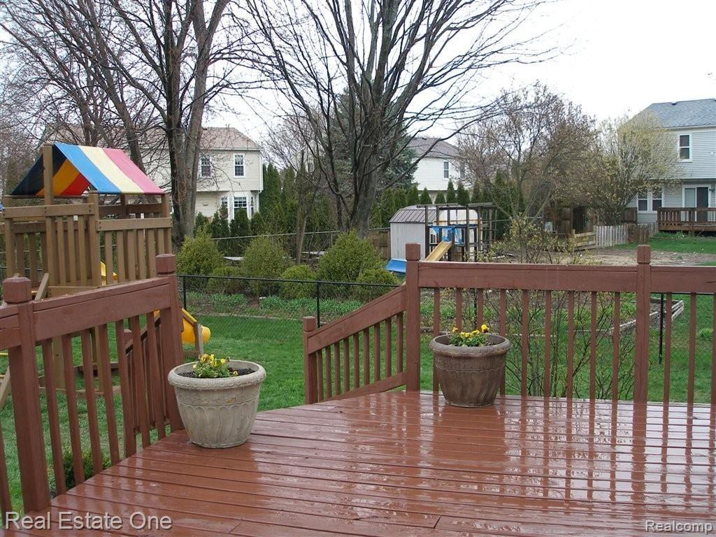 40340 Winfield Road Canton, MI 48188 - Photo 23 of 25 Deck
