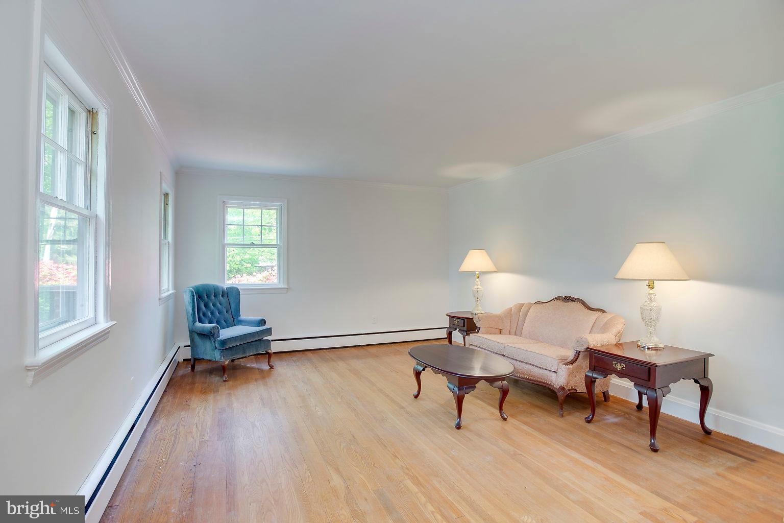 13301 Bottom Road Hydes, MD 21082 - Photo 26 of 62 Large living room