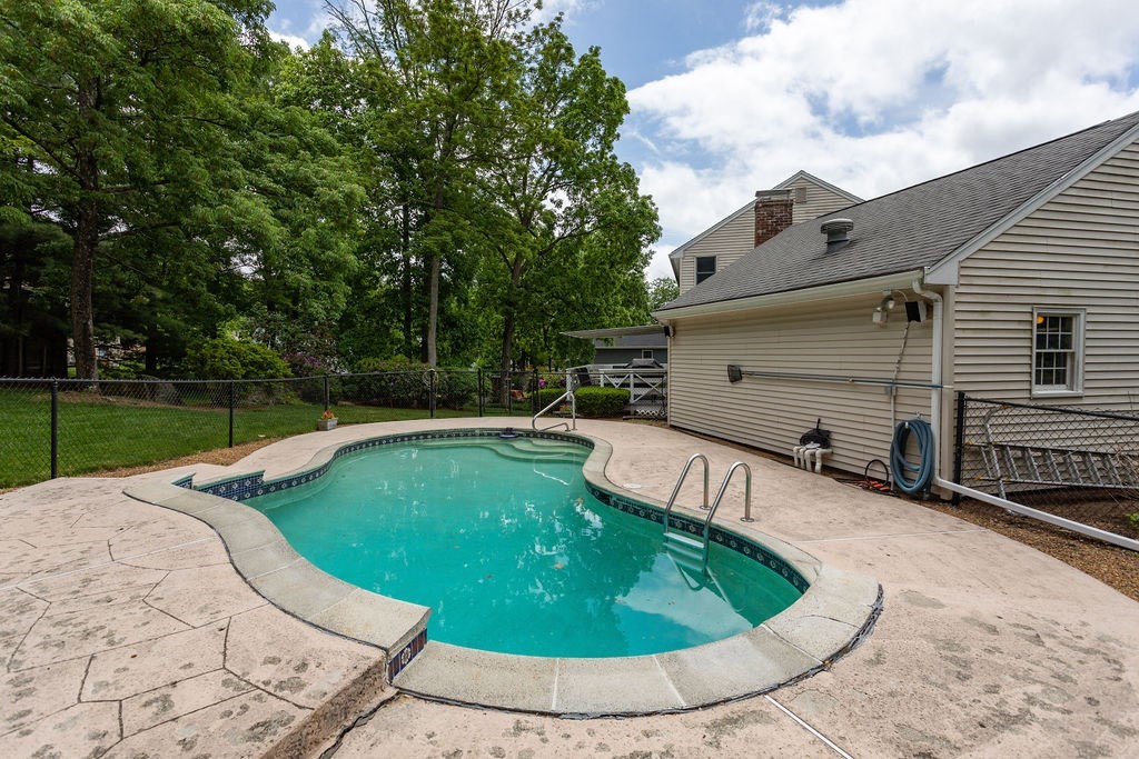 16 Concord Road Shrewsbury, MA 01545 - Photo 3 of 38 Gallery Image 3