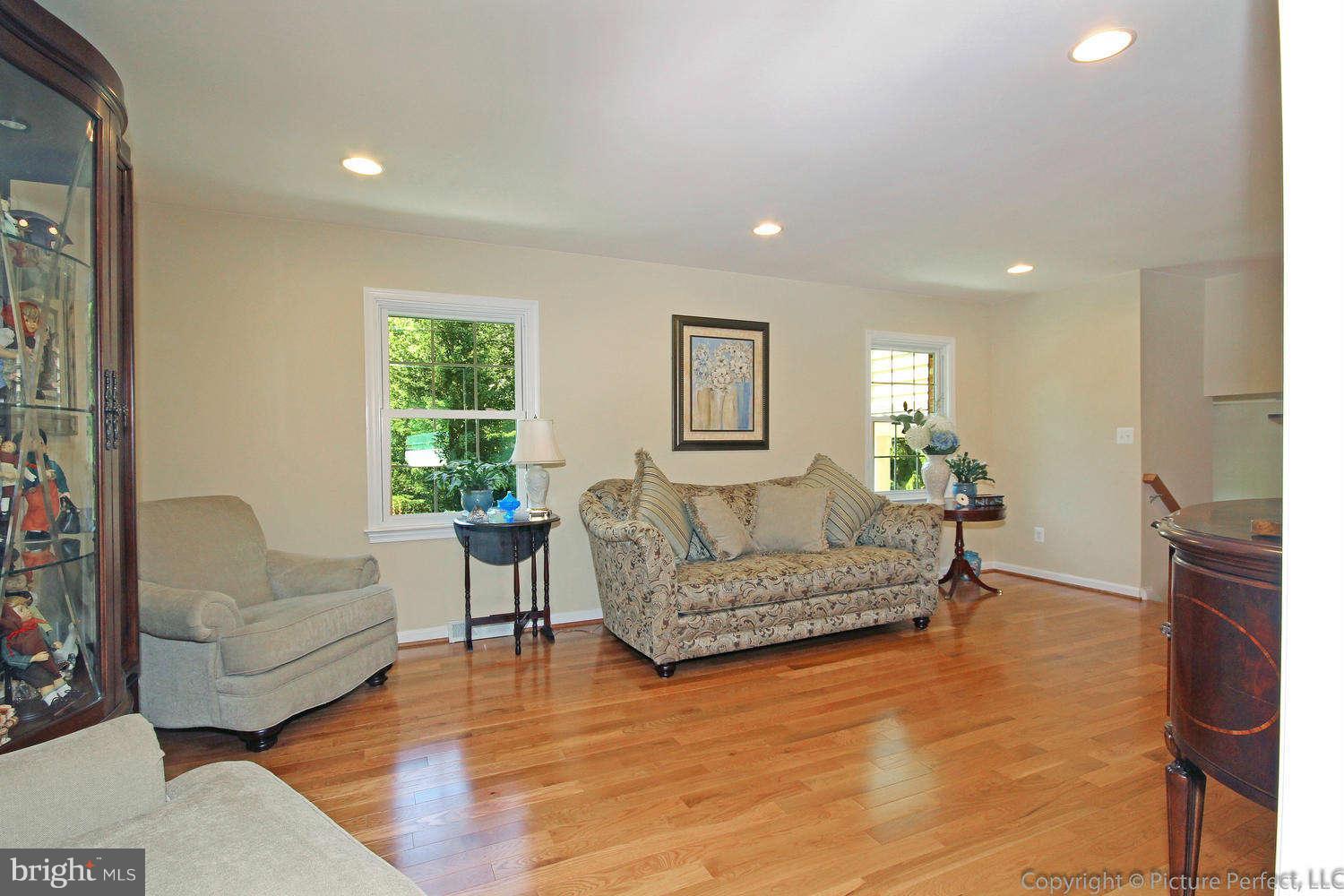 9033 Bethel Road Frederick, MD 21702 - Photo 14 of 30 Living Room