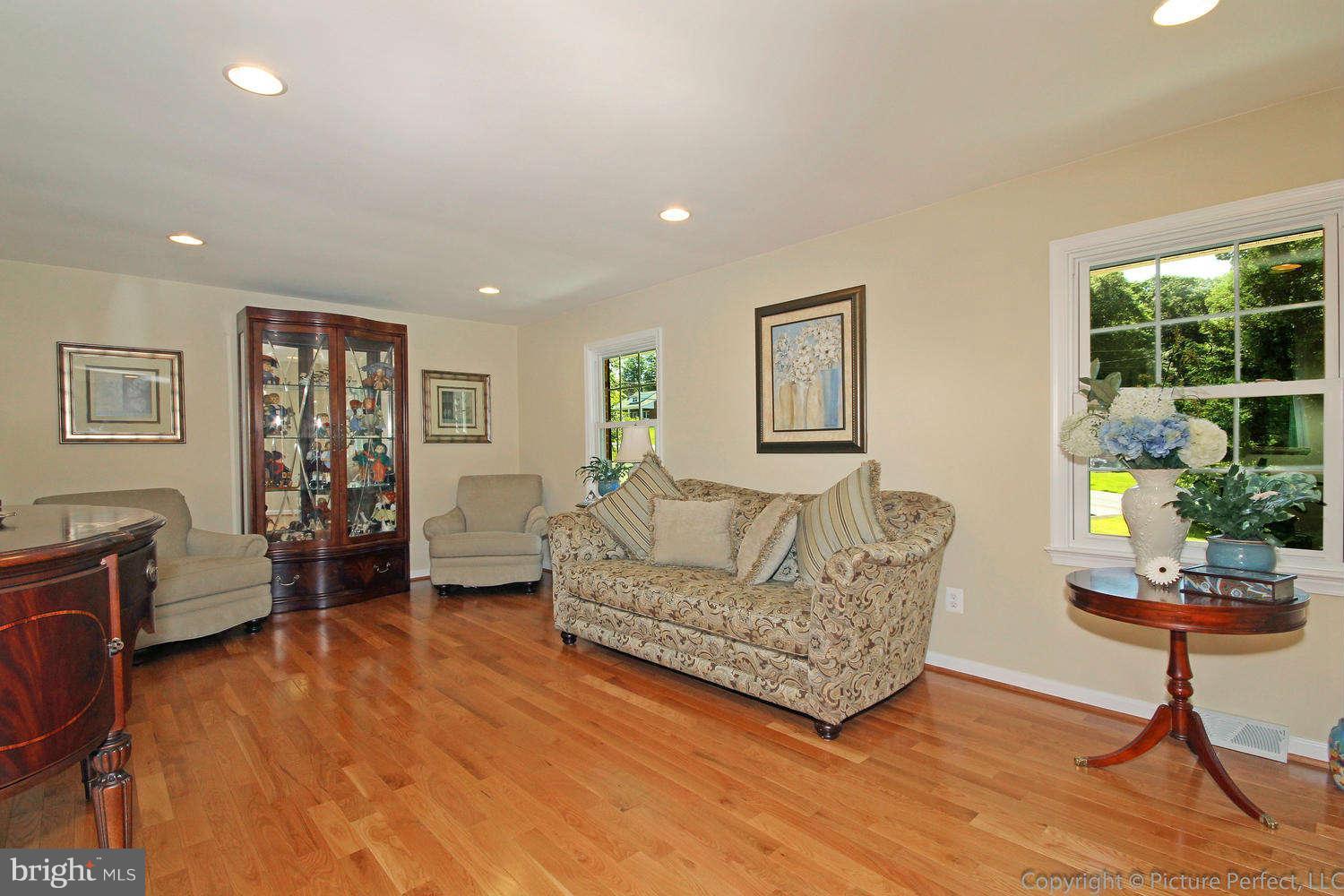 9033 Bethel Road Frederick, MD 21702 - Photo 16 of 30 Living Room