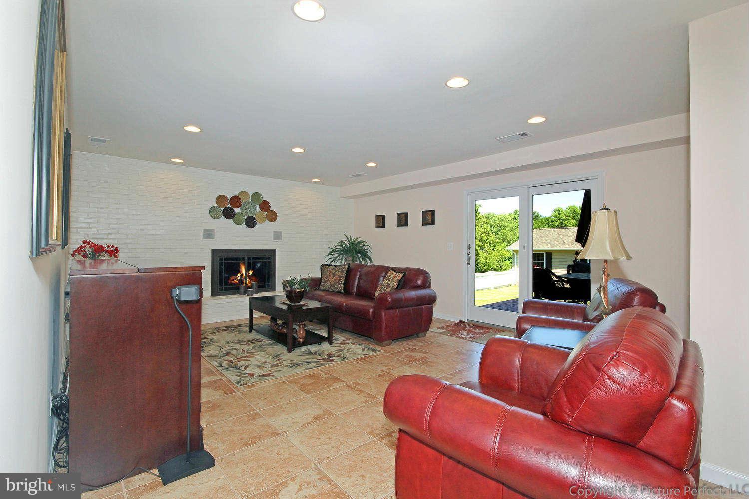 9033 Bethel Road Frederick, MD 21702 - Photo 18 of 30 Family Room
