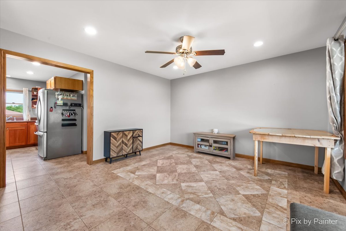 11867 North Grove Road Sycamore, IL 60178 - Photo 3 of 49