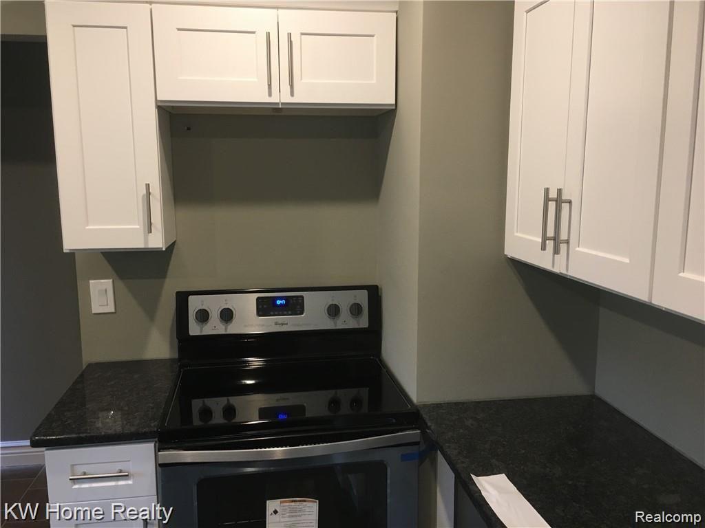 5490 Inkster Road West Bloomfield, MI 48323 - Photo 13 of 22