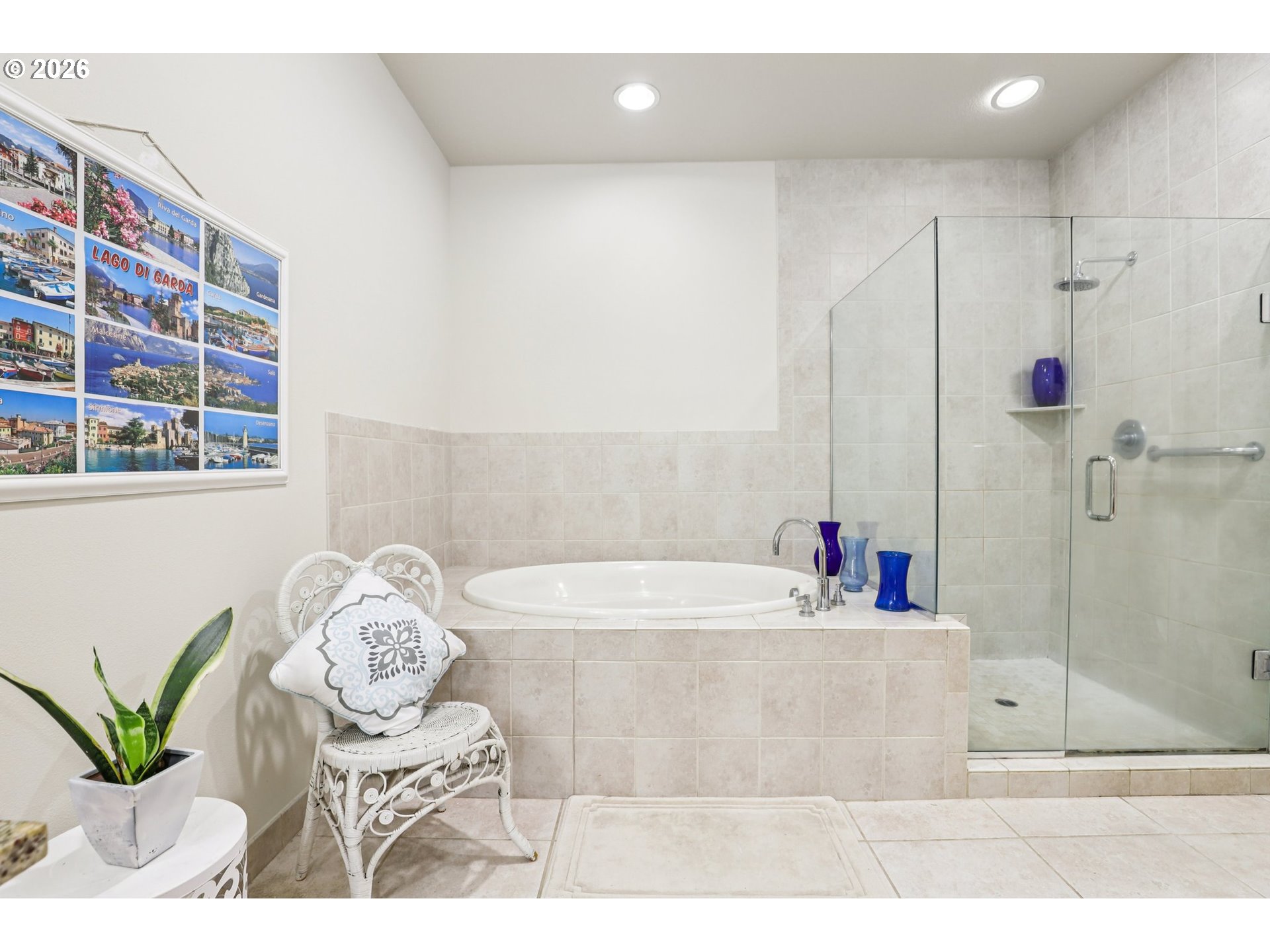 7812 Northwest Quinault Street Camas, WA 98607 - Photo 28 of 48 a bath tub sitting next to a bathroom