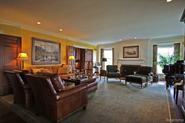 890 Lake Shore Road Grosse Pointe, MI 48236 - Photo 6 of 25 Living Room